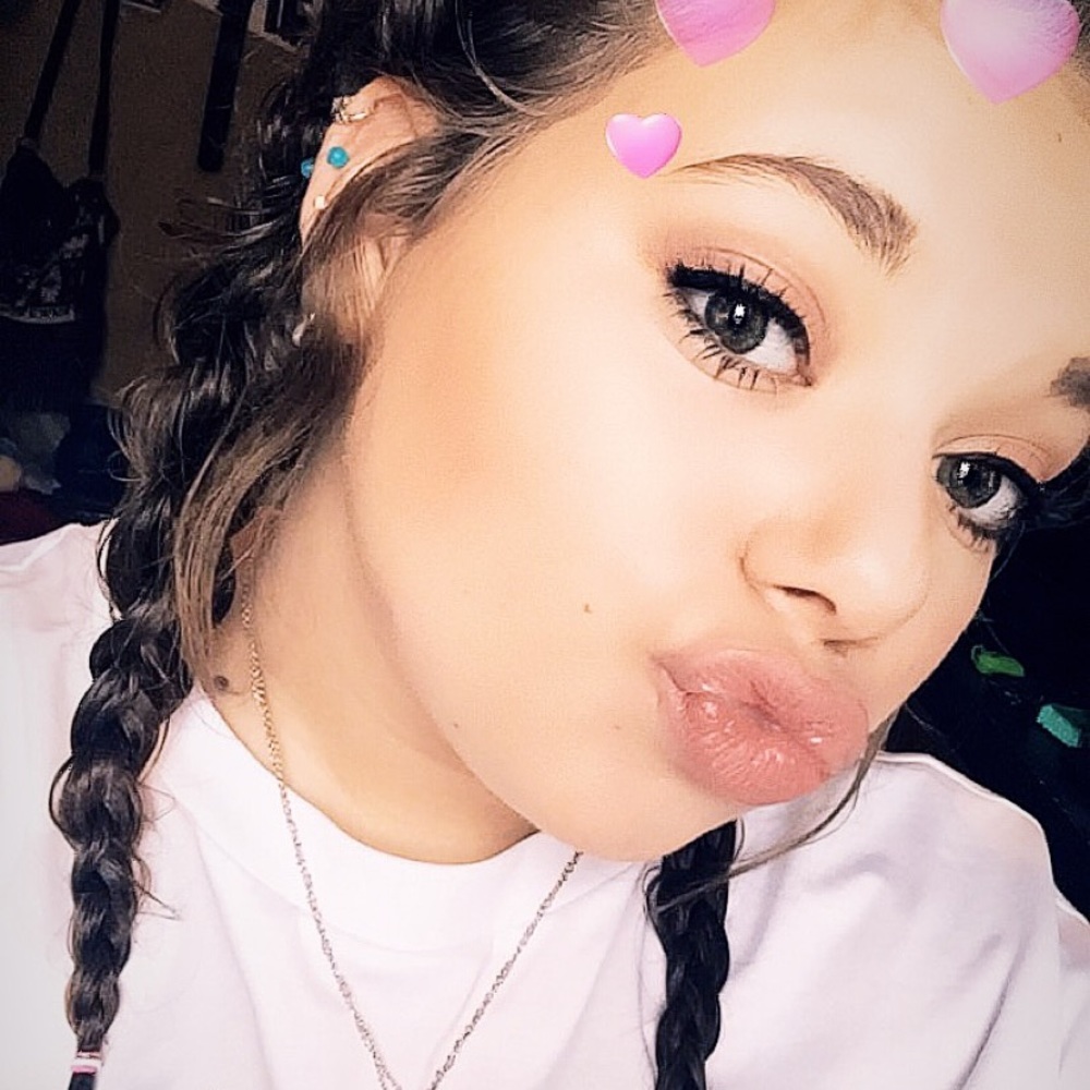 Meet your Posher, Selena